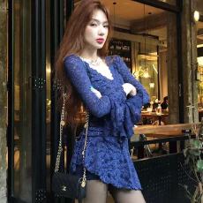 批发蓝色重工蕾丝<b class='q'>连衣裙</b>女春季纯欲<b class='q'>性感</b>深v短裙喇叭长袖收腰裙子