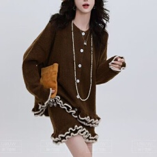 批发【童话镇】休闲耳边撞色针织衫两件套针织上衣简约百搭高短<b class='q'>裙</b>套装