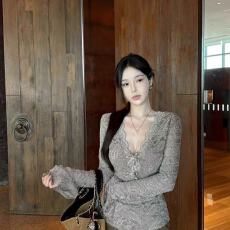 批发茶里茶气V领<b class='q'>蕾丝</b>长袖T恤女秋冬心机内搭可外穿收腰显瘦好看的上衣