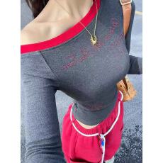 批发美式复古斜领露肩长袖t恤女秋冬撞色拼接烫钻修身显瘦打底衫上衣