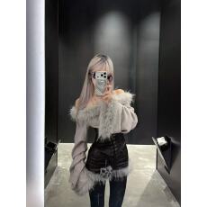 批发美式辣妹设计感毛毛拼接<b class='q'>皮短裤</b>女2026春季新款修身显瘦包臀热裤潮