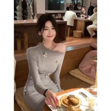 批发灰色露肩针织连衣裙女春季内搭修身显瘦法式气质<b class='q'>中长款</b>打底包臀裙