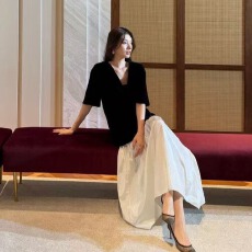 批发独特绝美重磅超密<b class='q'>丝绒</b>黑色氧气裙2026超火老钱风miu系假两件长裙