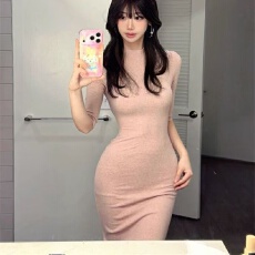 批发粉色半高领螺纹中袖<b class='q'>连衣裙</b>女早春季性感纯欲绝美气质修身包臀裙子