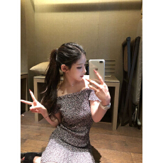 批发纯欲风一字肩抹胸短袖<b class='q'>连衣裙</b>女春季法式收腰显瘦复古碎花包臀短裙