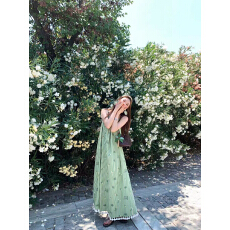 批发绝美海岛夏季新款度假风海边绿色条纹宽松吊带<b class='q'>连衣裙</b>气质<b class='q'>流苏</b>长裙