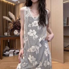 批发早春新款洋气背心高级感休闲裙2026无袖百搭显瘦<b class='q'>蕾丝</b>V领连衣