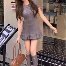 富家千金miu系穿搭春季连衣裙女气质显瘦灰色打底内搭短袖针织裙