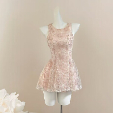 批发法式小香风蕾丝提花挂脖连衣裙女夏季千金风高级感收腰显瘦吊带裙