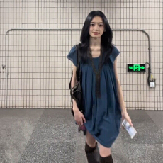 批发法式复古松弛感宽松褶皱连衣裙女夏日新款时尚百搭显瘦港风A字裙