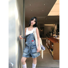 批发美式工装背带裤短裤女<b class='q'>夏</b>季新款甜系大口袋减龄宽松显瘦牛仔裤子