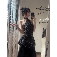 批发纯欲吊带波点上衣女2026春法式挂脖短款连衣裙收腰显瘦轻熟花苞裙