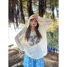 批发时尚风条纹数字印花连帽v领长袖T恤女夏季款防晒罩衫宽松显瘦上衣