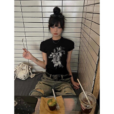 批发美式复古正肩短袖夏季新款黑色<b class='q'>印花</b>修身别致显瘦辣妹短款棉质上衣