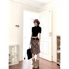 批发套装<b class='q'>女</b>2026夏新款纯欲风辣妹修身短袖T恤设计感格纹半身裙两件套
