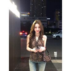批发松弛感复古豹纹挂脖<b class='q'>吊带</b>背心<b class='q'>女</b>夏减龄显瘦小众垂感V领上衣高级ins