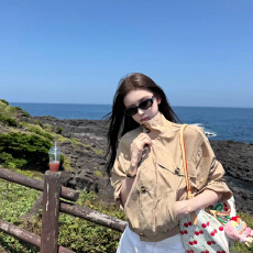 批发设计感轻<b class='q'>薄</b>短款立领外套女松弛感休闲廓形防晒衣复古工装<b class='q'>夹克</b>上衣