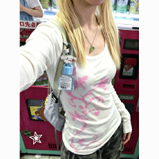 批发日系复古“藤蔓”印花长袖t恤女正肩修身圆领上衣Y2K视觉系打底衫