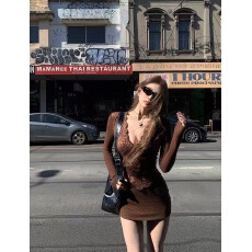 批发Tongiiuu○茶岛摩卡 V领蕾丝针织连衣裙女修身收腰显瘦长裙带胸垫