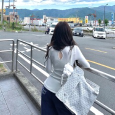 批发Suuuicee 绒绒奶皮Tee 纯欲镂空修身磨毛内搭打底衫软糯针织上衣