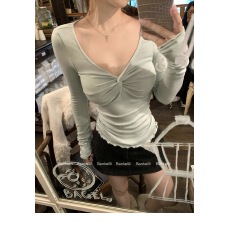 批发板栗可可12.8/20点'软糯奶霜'设计感扭结V领长袖纯欲磨毛打底女冬