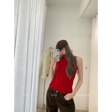 批发8uioio 樱桃利口酒麻花针织套头背心女2025新款冬季显瘦打底上衣