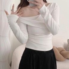 批发荡领长袖<b class='q'>t</b><b class='q'>恤</b>上衣<b class='q'>女款</b>2025秋季美式复古显瘦修身不规则斜肩打底衫