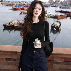 批发高级感咖啡色正肩长袖t恤女2025新款修身显瘦打底衫内搭外穿上衣