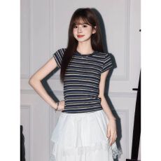 批发撞色<b class='q'>条纹</b>设计圆领短袖T恤女夏季新款修身显瘦百搭<b class='q'>打底衫</b>上衣潮流