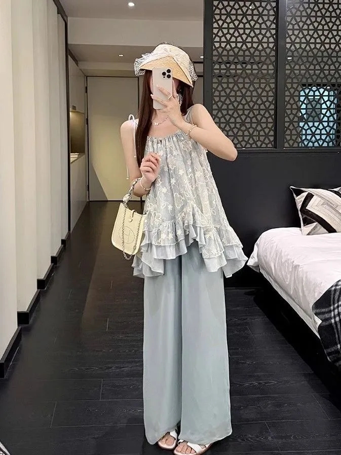 FA36182# 蓝色双层裙摆刺绣吊带新款奶呼呼音乐节穿搭泰式绝美小上衣夏  服裝批發女裝批發服飾貨源