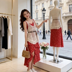 批发旅游度假风套装女夏季新款<b class='q'>镂空</b>流苏罩衫叠穿碎花<b class='q'>连衣裙</b>两件套独特