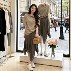 批发初夏独特绝美小套装女新款宽松荡领短袖T恤不规则半身裙两件套潮