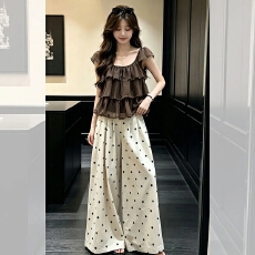 批发2026超火减龄一整套<b class='q'>女</b>夏季新款法式荷叶边衬衫波点阔腿裤<b class='q'>两件套</b>装