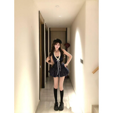 批发纯欲风2025夏季甜美显瘦修身设计感<b class='q'>连衣裙</b>