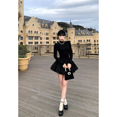 批发圣诞战袍针织<b class='q'>连衣裙</b>女秋冬掐腰富家千金穿搭生日小黑裙