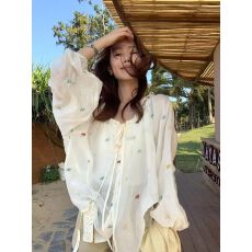 批发森系白色碎花棉麻泡泡袖<b class='q'>衬衫</b>女早春薄款设计感宽松长袖防晒衫上衣