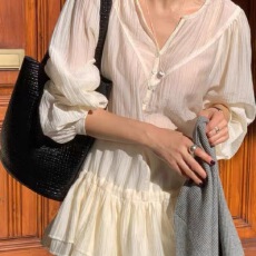 批发已出货  <b class='q'>韩国</b>ins 系带抽绳时尚蓬蓬少女衬衫