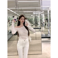 批发镂空斜肩长袖针织衫女春款设计性感纯欲辣妹修身气质露肩百搭<b class='q'>上衣</b>