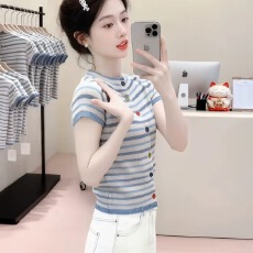 批发休闲风蓝色条纹短袖针织衫<b class='q'>女</b>2026夏季新款设计感小众时尚气质上衣