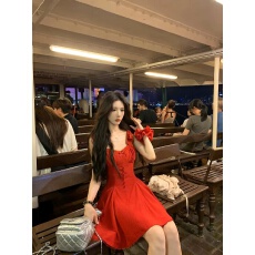 批发7/2 PM20;00 新品95折一颗甜桃yikett很正的红吊带<b class='q'>连衣裙</b>