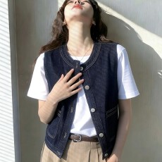 批发港风时尚单排扣复古牛仔马甲女夏季新款无袖圆领叠穿<b class='q'>百搭</b>显瘦上衣