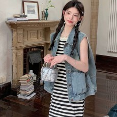 批发大口袋工装<b class='q'>牛仔</b>马甲女2026年夏款小众慵懒风宽松复古无袖马夹外套