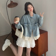 批发浅蓝色设计感<b class='q'>蕾丝</b>拼接<b class='q'>牛仔</b>夹克上衣女春新款小个子显瘦甜美短<b class='q'>外套</b>