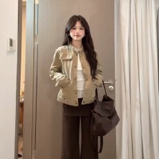 批发水洗做旧立领早秋上衣<b class='q'>外套</b>女秋季新款短款复古正肩<b class='q'>显瘦</b>工装夹克潮