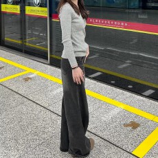 批发港风黑灰色阔腿<b class='q'>牛仔裤</b>女秋季新款高腰宽松<b class='q'>显瘦</b>小个子拖地直筒长裤