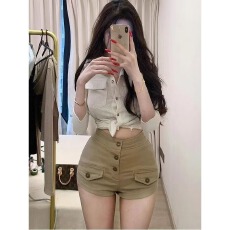 批发卡其色新款单排多扣超短牛仔裤女辣妹街头修身显瘦梨形身材短裤