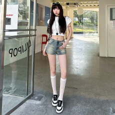 批发牛仔短裤女包臀 春夏秋<b class='q'>冬</b>季高腰显瘦美式辣妹紧身做旧阔腿a字热裤