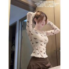 批发印花小狗U领修身露背<b class='q'>长袖</b><b class='q'>T</b><b class='q'>恤</b>女秋季韩系收腰显瘦上衣