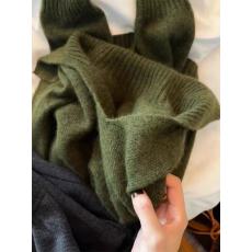 批发墨绿色绵羊毛翻领<b class='q'>毛衣</b>女秋冬保暖百搭慵懒针织v领上衣