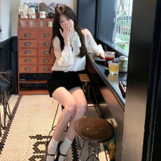 批发法式蝴蝶结系带波点<b class='q'>衬衫</b>女秋设计感宽松泡泡袖气质上衣